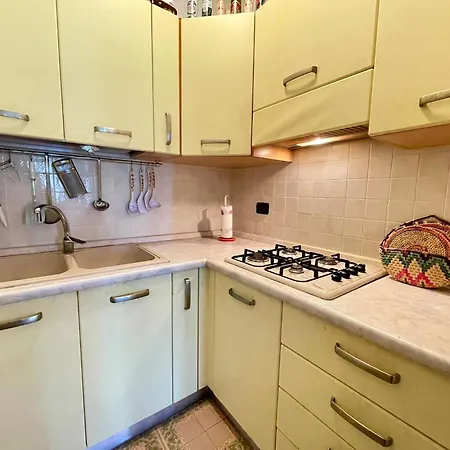 Spacious Beachside Flat With Terrace شقة بورتو سانتا مارغريتا دي كاورل