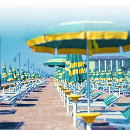 Spacious Beachside Flat With Terrace * Porto Santa Margherita di Caorle