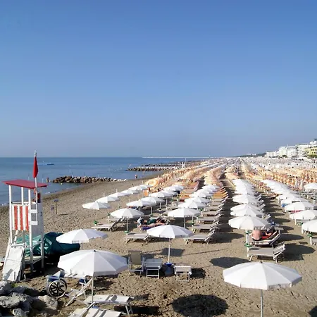 Spacious Beachside Flat With Terrace Porto Santa Margherita di Caorle