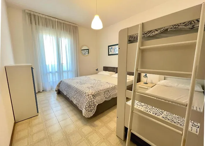 Spacious Beachside Flat With Terrace * Порто-Санта-Маргерита-ди-Каорле