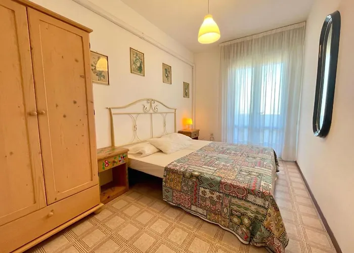 Апартаменты Spacious Beachside Flat With Terrace Порто-Санта-Маргерита-ди-Каорле