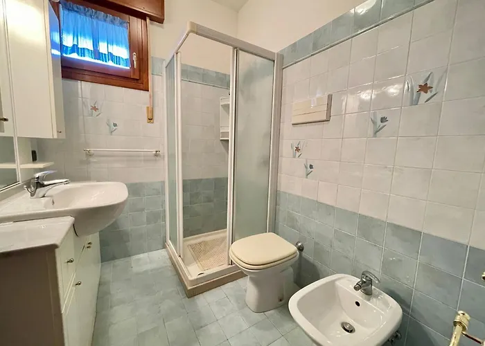 Апартаменты Spacious Beachside Flat With Terrace Порто-Санта-Маргерита-ди-Каорле