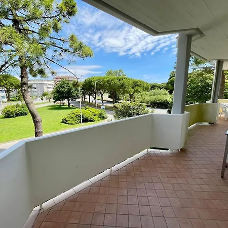 Spacious Beachside Flat With Terrace * Porto Santa Margherita di Caorle