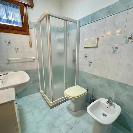 Spacious Beachside Flat With Terrace Apartament *