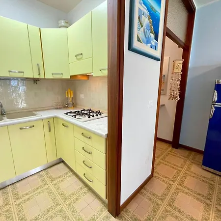 Spacious Beachside Flat With Terrace Apartament *