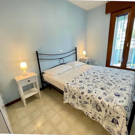 Spacious Beachside Flat With Terrace *