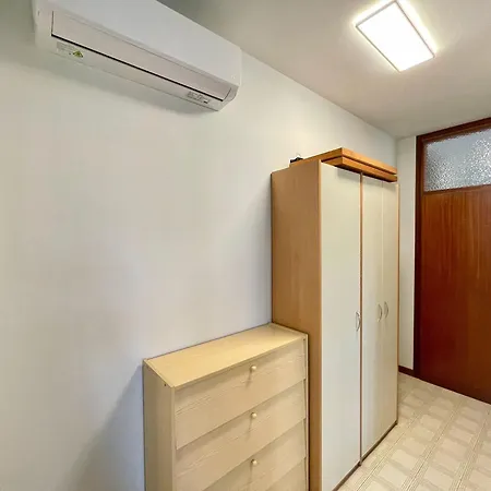 Spacious Beachside Flat With Terrace Apartament