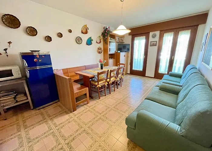 Spacious Beachside Flat With Terrace Lejlighed *