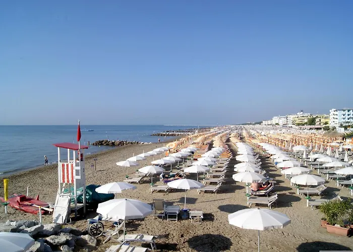 Spacious Beachside Flat With Terrace Porto Santa Margherita di Caorle